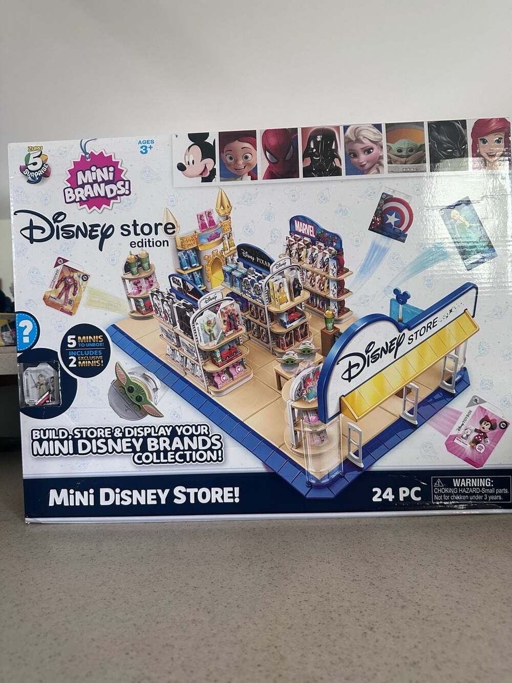 ZURU Mini Brands Disney Store Edition Playset with 5 Mystery Minis (Including 2